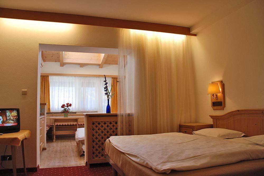 Hotel Capriolo San Candido Oda fotoğraf