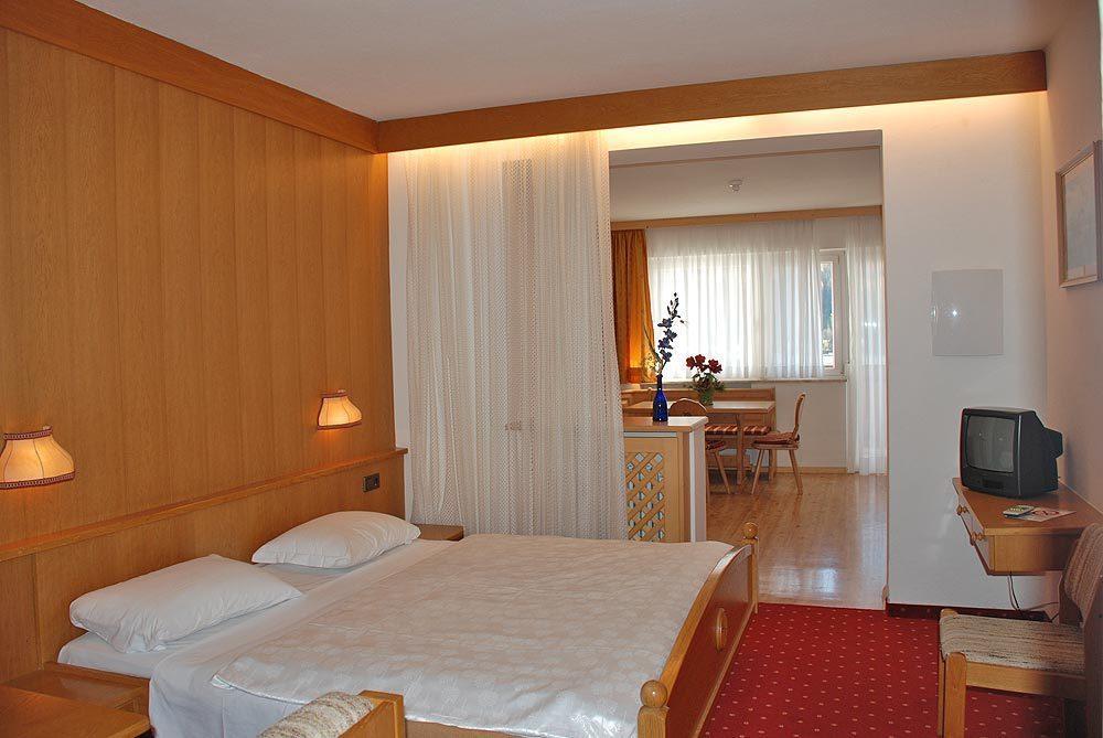 Hotel Capriolo San Candido Oda fotoğraf